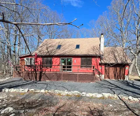 611 Mallard Ln, Bushkill, PA 18324