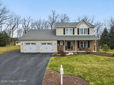 2049 Alice Dr, Bethlehem, PA 18015
