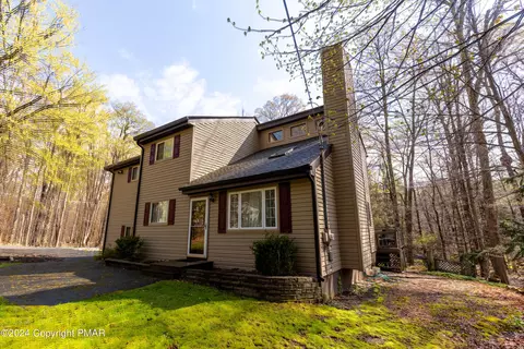 78 Sheffick Dr, Gouldsboro, PA 18424