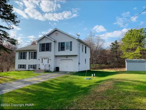 137 Cinnamon Trl, Long Pond, PA 18334