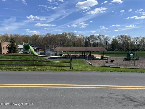 167 Municipal Dr, Bushkill, PA 18324 photo 2