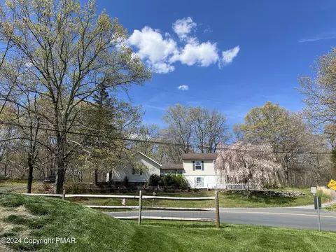 167 Municipal Dr, Bushkill, PA 18324