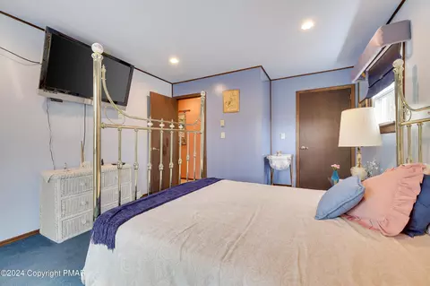 Bedroom - 5817 Decker Rd, Bushkill, PA 18324 photo 10 of 10