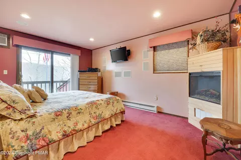 Bedroom - 5817 Decker Rd, Bushkill, PA 18324 photo 4 of 10
