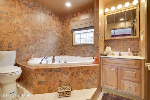 Bath - 5817 Decker Rd, Bushkill, PA 18324 photo 2 of 5