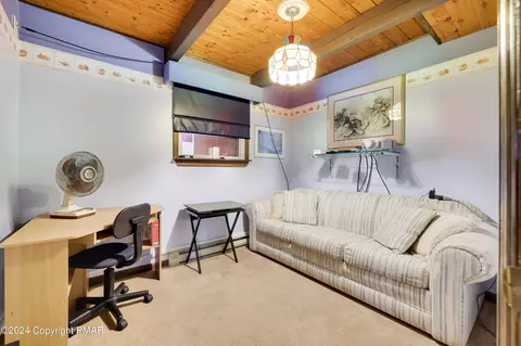 Bedroom - 5817 Decker Rd, Bushkill, PA 18324 photo 1 of 10