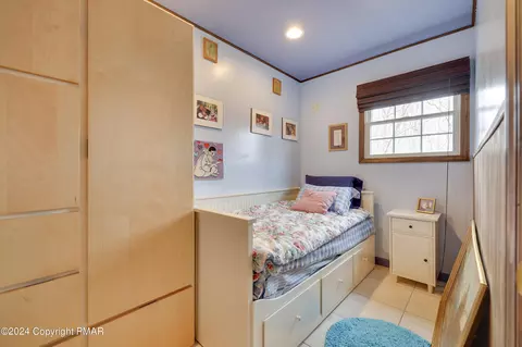 Bedroom - 5817 Decker Rd, Bushkill, PA 18324 photo 7 of 10
