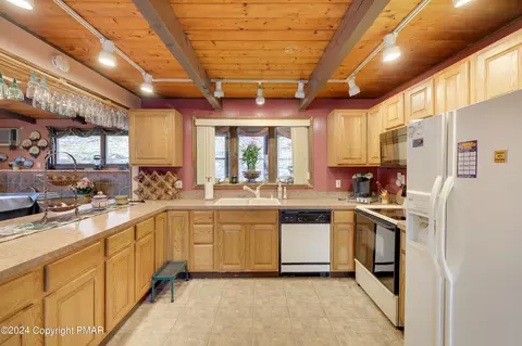 Kitchen - 5817 Decker Rd, Bushkill, PA 18324 photo 1 of 3