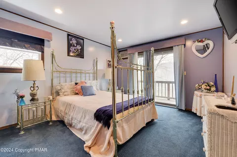 Bedroom - 5817 Decker Rd, Bushkill, PA 18324 photo 8 of 10