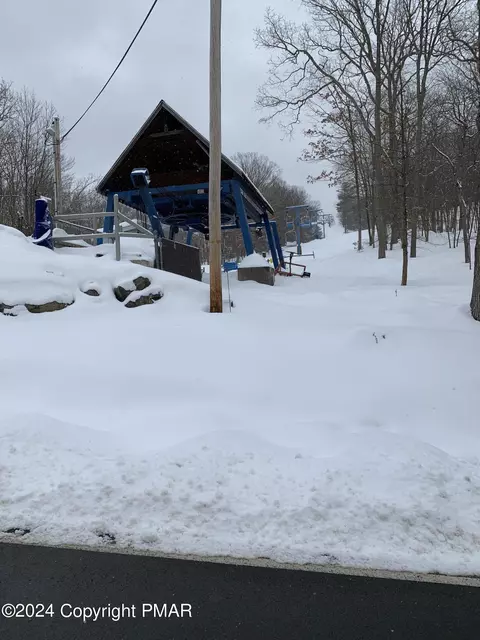 Exterior - 5817 Decker Rd, Bushkill, PA 18324 photo 17 of 20