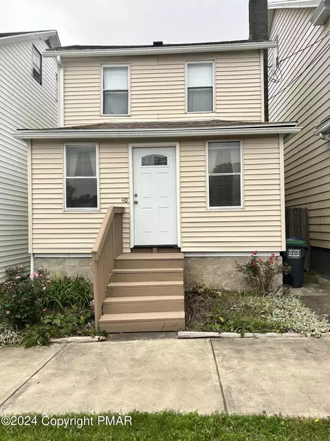 40 4th St, Kelayres, PA 18231