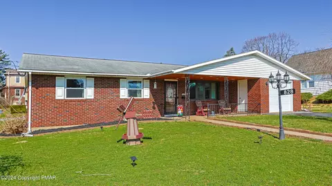 828 Detweiler Ave, Hellertown, PA 18055