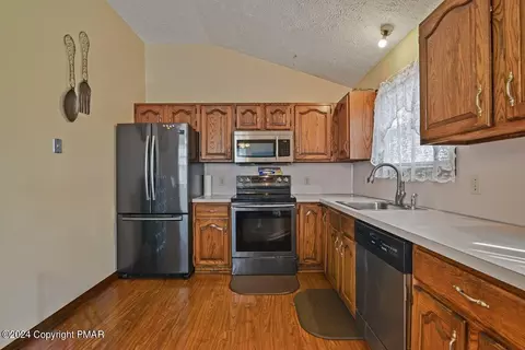 155 Chestnut Ln, Bushkill, PA 18324 photo 7