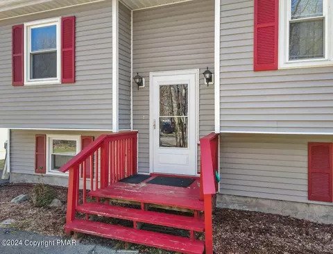 155 Chestnut Ln, Bushkill, PA 18324 photo 2