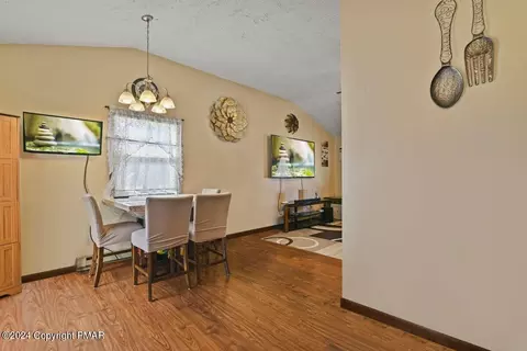 155 Chestnut Ln, Bushkill, PA 18324 photo 10