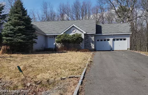 216 Hobbit Dr, Tamiment, PA 18371