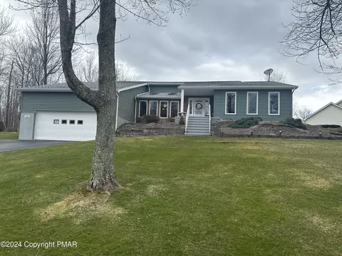 129 Wagner Blvd, Greenfield Township, PA 18407