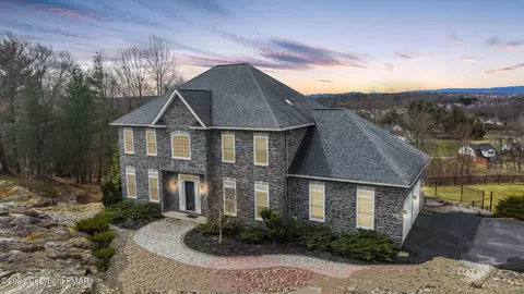 204 Greystone Dr, Shavertown, PA 18708