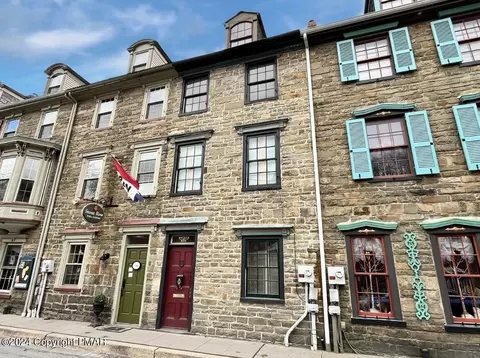 49 Race St, Jim Thorpe, PA 18229