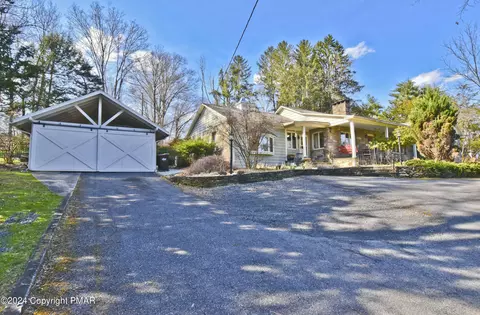 5559 Glenbrook Rd, Stroudsburg, PA 18360