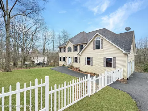 591 Poplar Creek Rd, Effort, PA 18330
