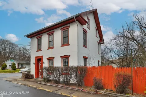 253 W Main St, Bath, PA 18014