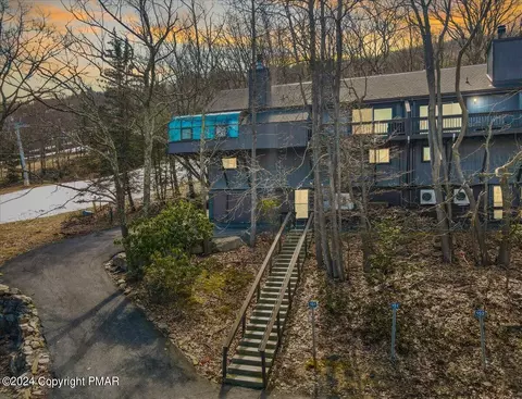 150 Cross Country Ln, Tannersville, PA 18372