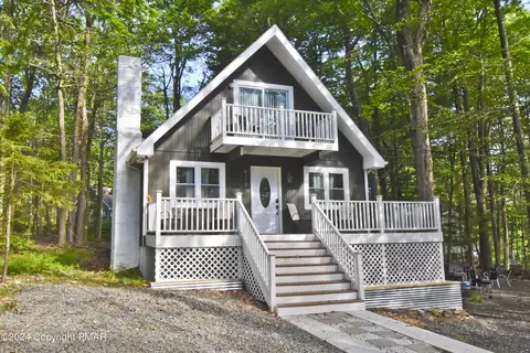 8110 Mayfair Rd, Tobyhanna, PA 18466