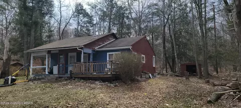1510 E Sugar Mountain Rd, Bushkill, PA 18324