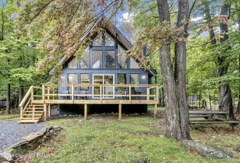 1389 Maywood Dr, Tobyhanna, PA 18466