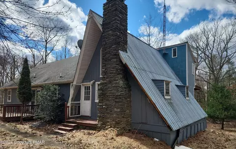 120 Mauswinkle Ln, Cresco, PA 18326