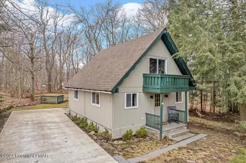 107 Red Maple Ln, Tobyhanna, PA 18466