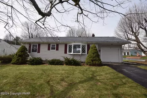 61 N Liberty St, Nazareth, PA 18064