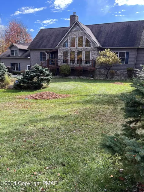 463 Cedar Dr, Long Pond, PA 18334