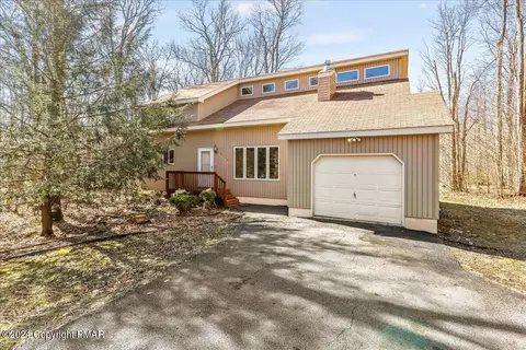 6392 Cherokee Trl, Tobyhanna, PA 18466