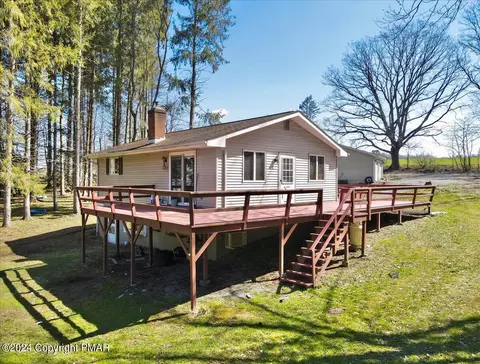 1040 Church Rd, Palmerton, PA 18071