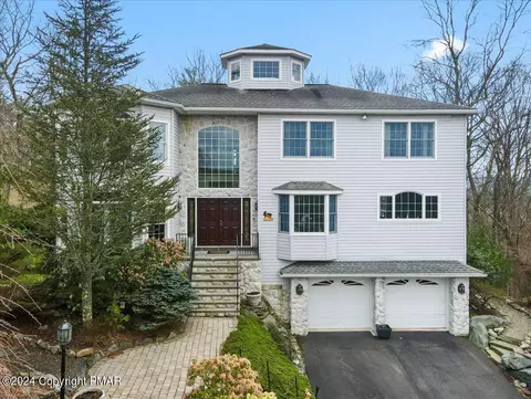 2689 Majestic Ct, East Stroudsburg, PA 18302