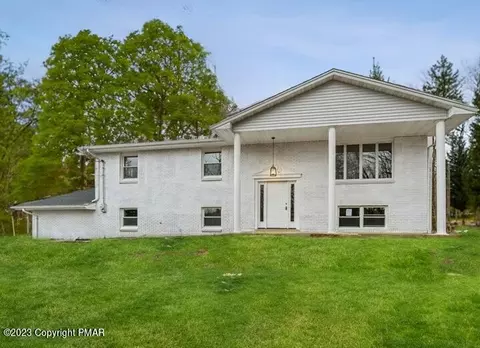 2 Sunrise Blvd, Jefferson Township, PA 18436