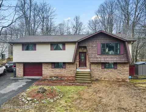 3107 Hamlet Dr, Tobyhanna, PA 18466