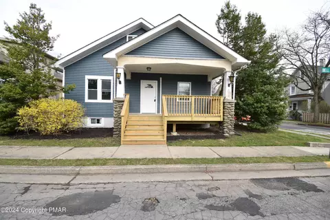 2 Bell Ter, Stroudsburg, PA 18360