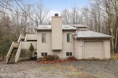 5363 Winter Dr, Tobyhanna, PA 18466