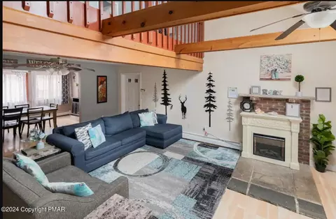 9593 Dawn Ln, Tobyhanna, PA 18466