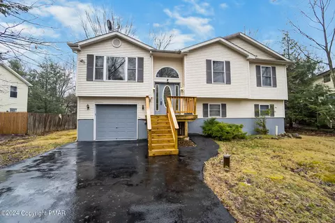 1188 Thunder Dr, Pocono Summit, PA 18346