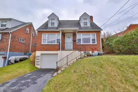 1223 Wiley St, Fountain Hill, PA 18015