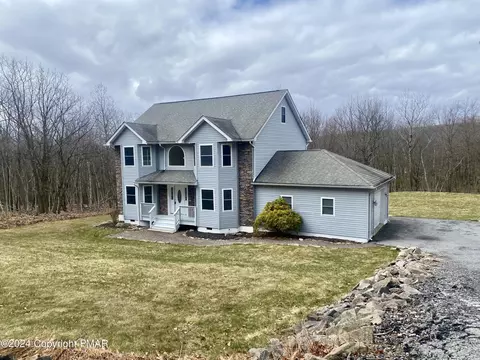 1404 Whispering Hills Ct, Effort, PA 18330