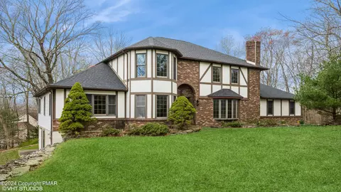 24 Pleasant Ridge Rd, East Stroudsburg, PA 18302
