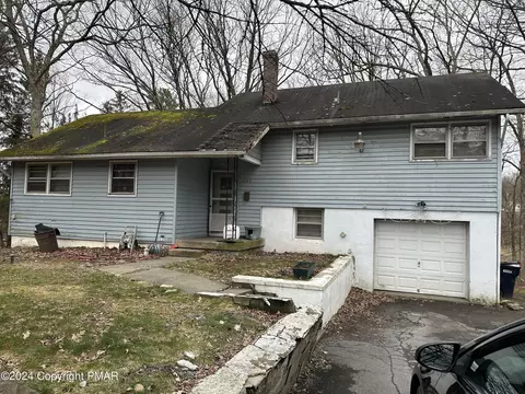 105 Fairview Ave, Mount Pocono, PA 18344