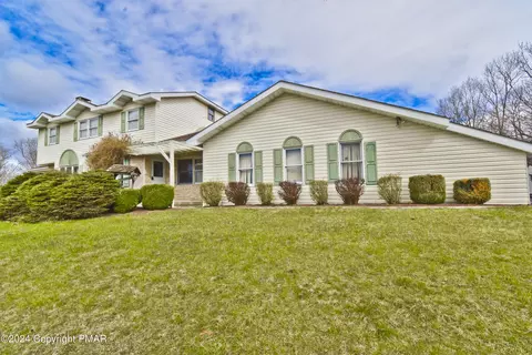 2225 Deerfield Way, Scotrun, PA 18355