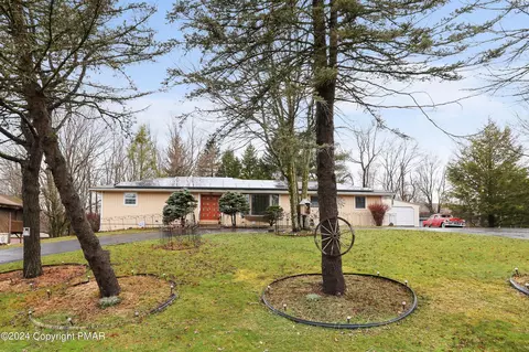 1493 Clover Rd, Long Pond, PA 18334