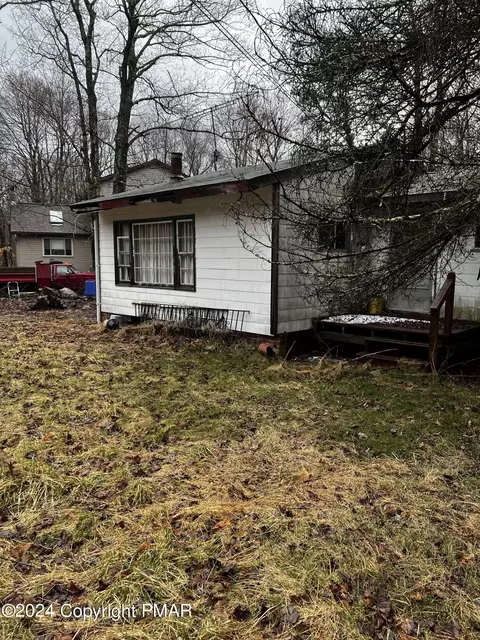 3245 Lois Ln, Pocono Summit, PA 18346